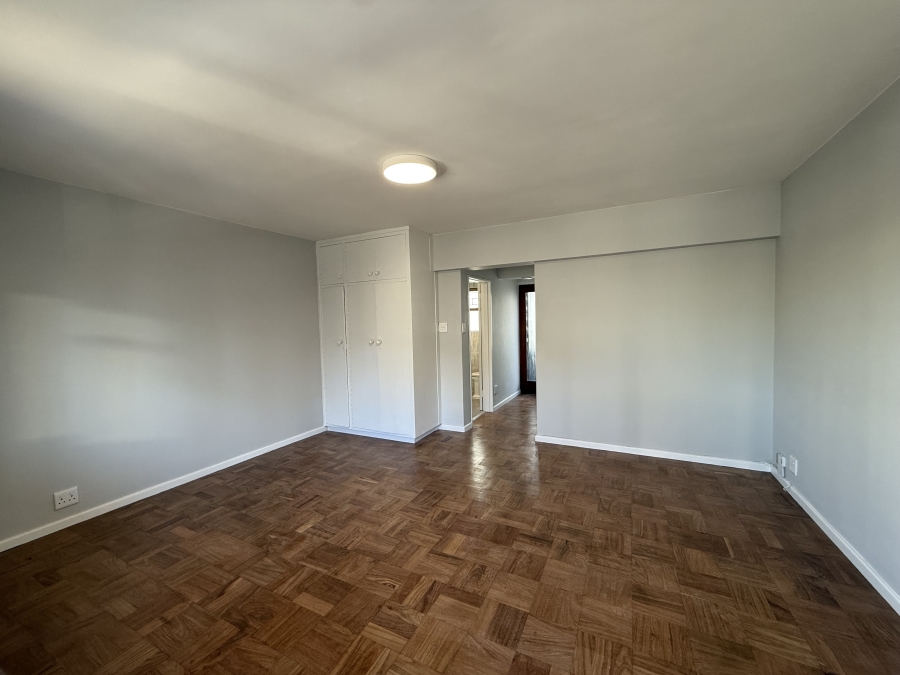 To Let 1 Bedroom Property for Rent in Sea Point Western Cape